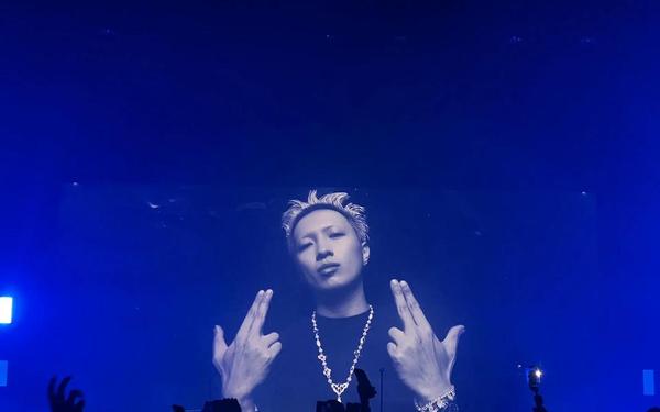 俄罗斯RAPPER潮水 假面骑士GEATS