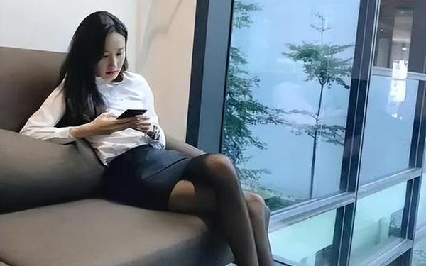 曹县翰林院售楼女和男第1天在线播放—售楼为了冲业绩在线播放