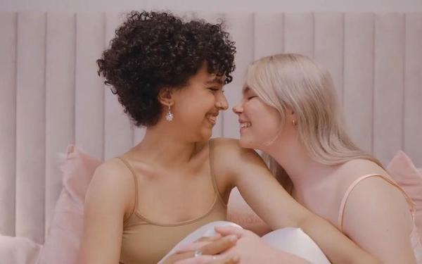 14may18_XXXXXL56endiant;The_Bad_Touch_atChaturbate-lesbiankissing[76