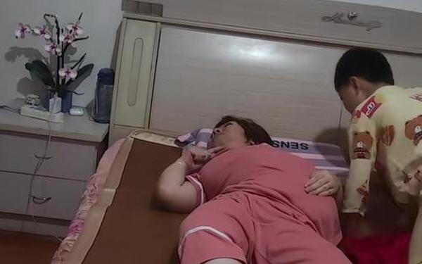 孩子还没睡老公侧面做妈妈帮—妈半夜装睡配合孩子