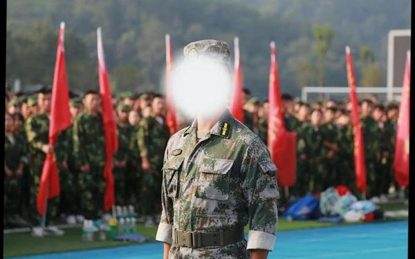 教官你好大轻点视频,大一军训教官是学长