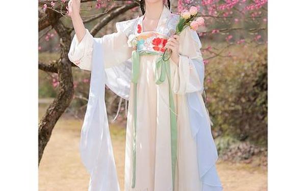汉服女装齐胸襦裙喷水网站,汉服美人