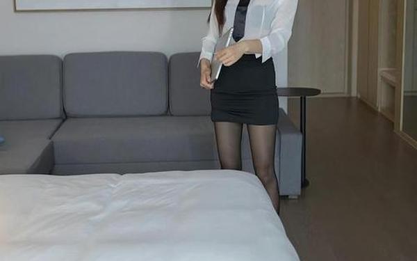放荡老师张开双腿任我玩网站、爬上姐姐的床